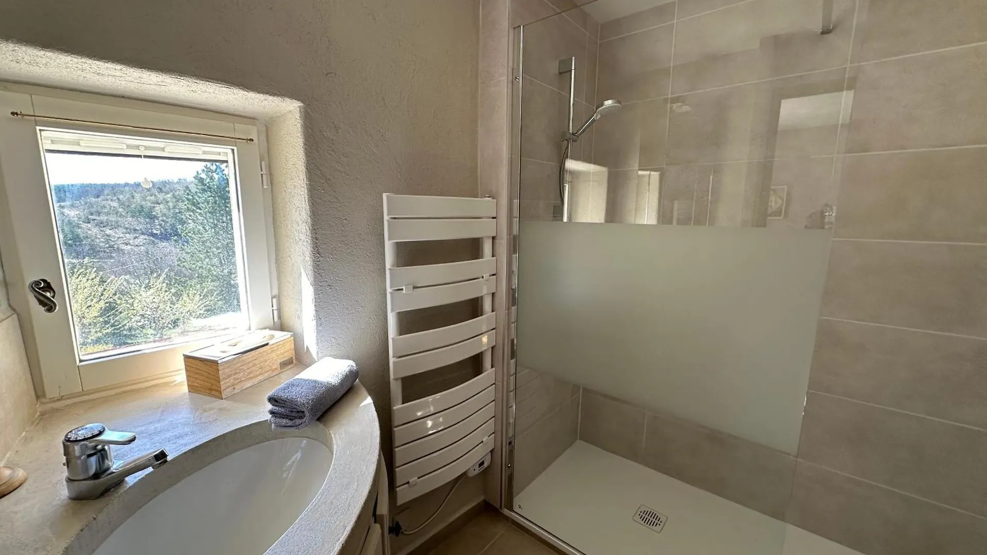 Le Domaine De Piedmoure, Gites Et Chambres, Piscine, Terrasses Privatives Sault