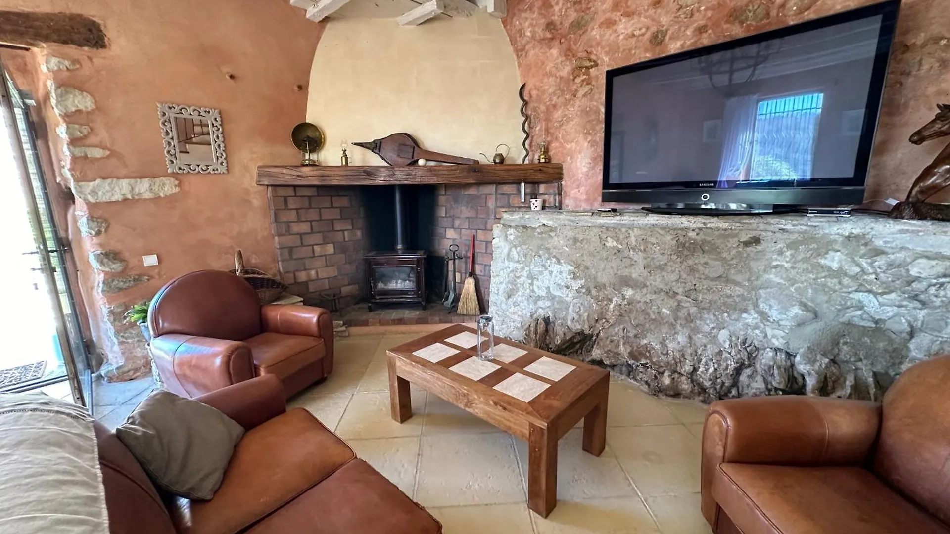 Maison d'hôtes Le Domaine De Piedmoure, Gites Et Chambres, Piscine, Terrasses Privatives Sault