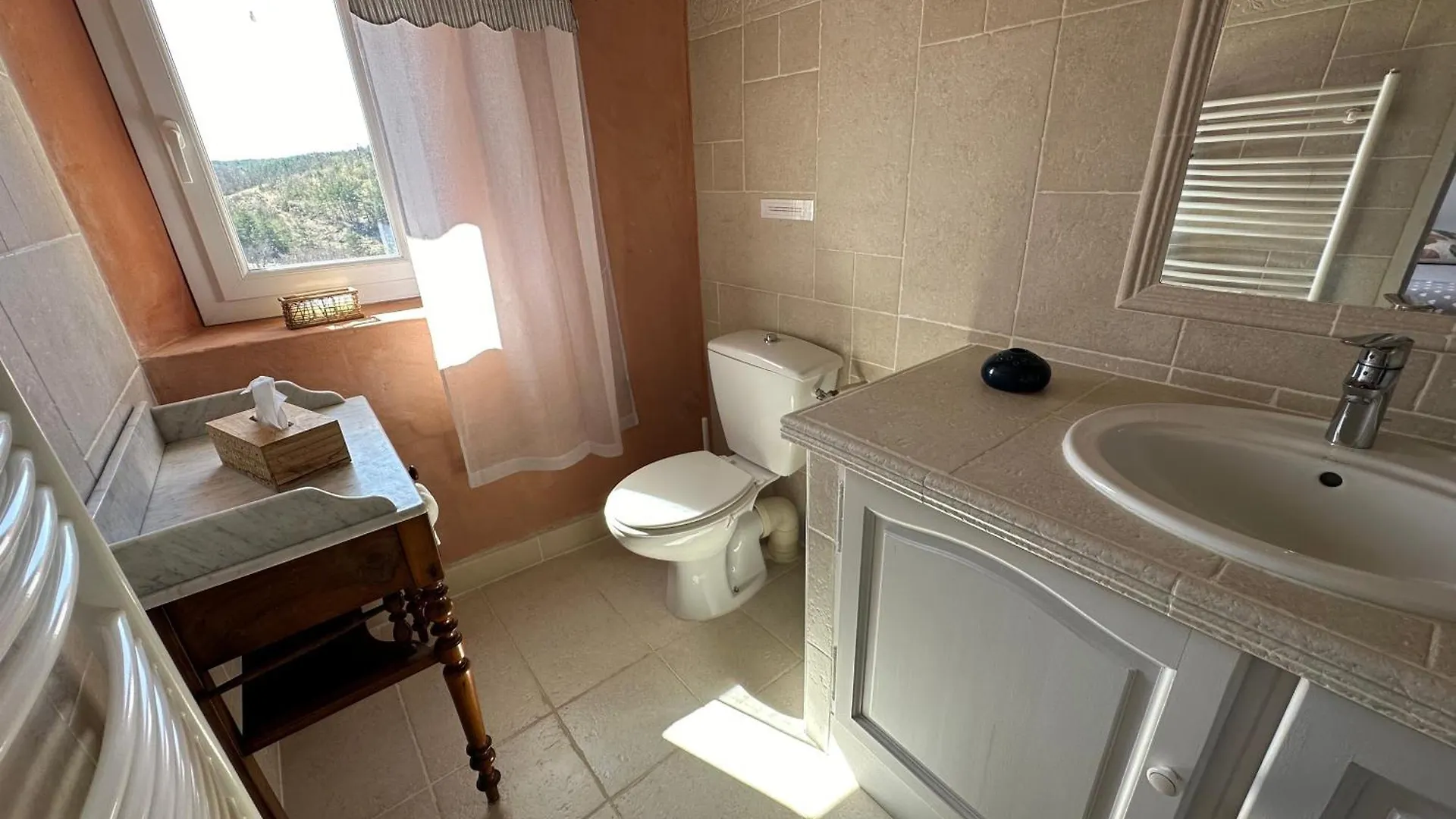 Maison d'hôtes Le Domaine De Piedmoure, Gites Et Chambres, Piscine, Terrasses Privatives Sault