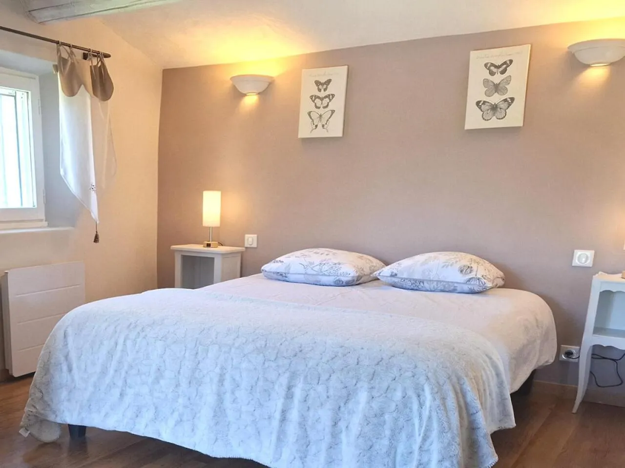 Maison d'hôtes Le Domaine De Piedmoure, Gites Et Chambres, Piscine, Terrasses Privatives Sault